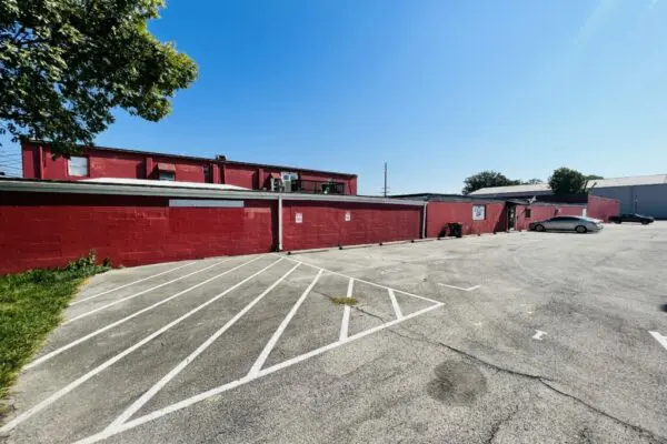 2801 S Floyd St parking lot