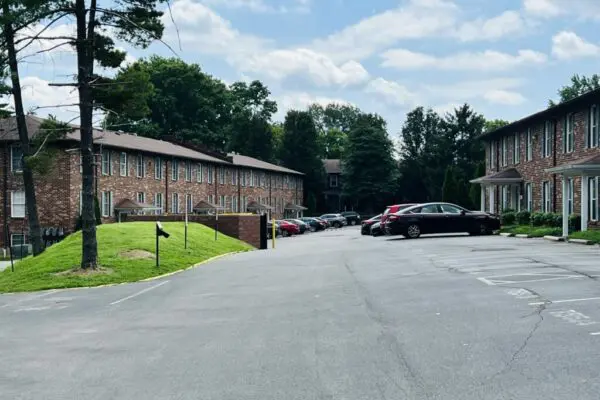 Hite Ave Gardens Driveway and Front Entrance to Apartments