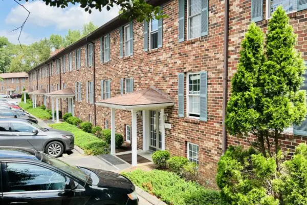 Hite Ave Gardens Apartments Block Entrance