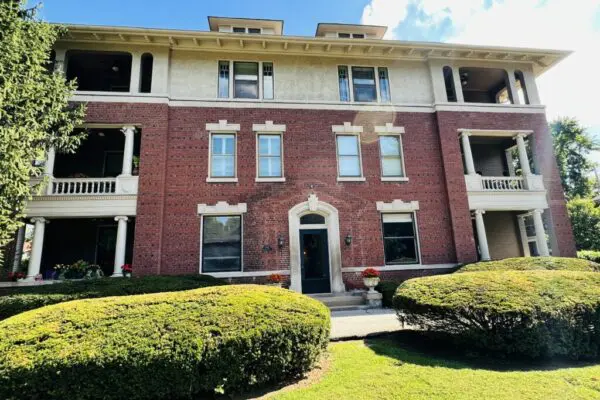 Front of 1589 Parsons Place Building